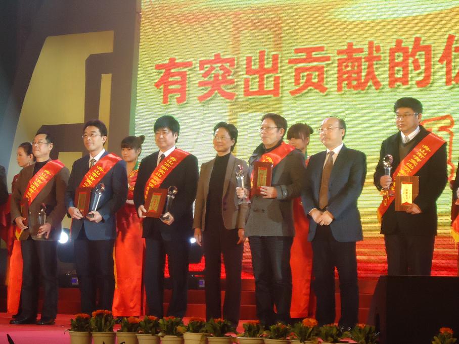 “有突出貢獻(xiàn)優(yōu)秀專業(yè)人才”—吳漢民2.jpg “有突出貢獻(xiàn)優(yōu)秀專業(yè)人才”—吳漢民2.jpg